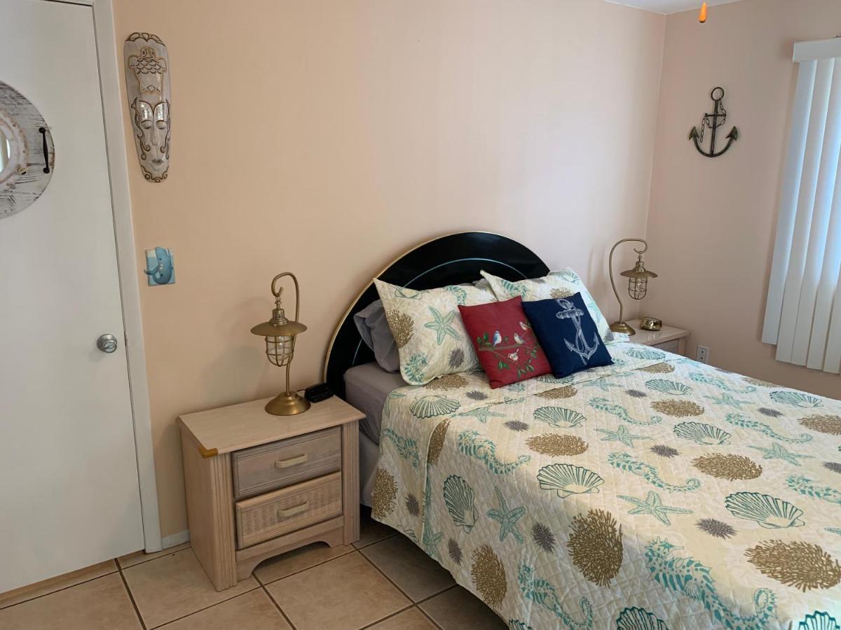 Michaels -Beachside Bungalows St. Pete Beach Exterior photo