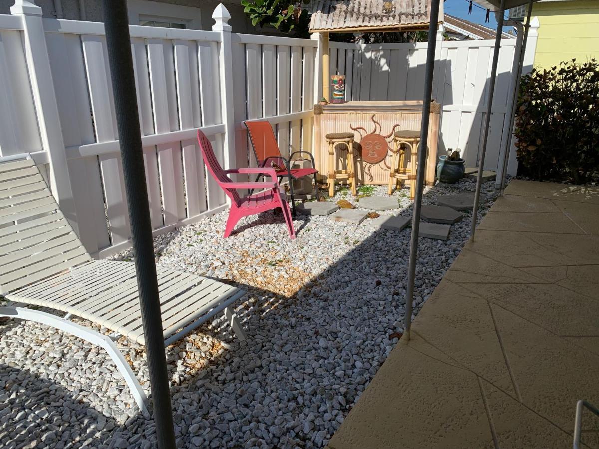 Michaels -Beachside Bungalows St. Pete Beach Exterior photo